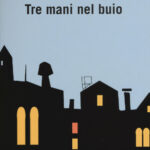 Pubblicata per la prima volta nel 2001 da Sperling & Kupfer, quest'opera - forse una delle meno conosciute di Baldini - è stata ristampata in tempi più recente da Fernandel (2017). "Tre mani nel buio" raccoglie tre romanzi brevi accomunati dall'ambientazione (la provincia italiana in generale, e il ravennate in particolare) e da personaggi ricorrenti, in primis il commissario Righetti e il comandante Cardona. Il volume non appartiene al filone «folk-horror» della sua produzione (ci sono solo fugaci allusioni al folklore), ma racchiude storie di ordinaria follia che hanno proprio nella «malattia» (fisica o mentale) il filo conduttore e la ragione d'essere. Una caldissima estate - il primo romanzo (il più lungo e il più inquietante) muove da uno scontro fra pescatori locali per il monopolio del commercio ittico per virare poi verso questioni ben più sottili e diaboliche. Qui faremo la conoscenza del commissario Righetti e della sua bella famigliola. Un trapano in testa - decisamente il più splatter dei tre (come si evince dal titolo). Il comandante Cardona sfrutterà una delle sue debolezze - un cronico mal di testa con aura - per risolvere un duplice delitto particolarmente efferato. Qualcuno nel buio - il corpo di una ragazzina viene ritrovato, privo di vita, in una radura. Non sarà tanto il comandante Cardona, ma la sua sorellina - affetta da una grave forma di depressione - a effettuare i balzi logici necessari per l'individuazione del colpevole. Ho una tale stima nelle qualità di Baldini, che da lui mi aspetto solo libri grandiosi. "Tre mani nel buio" mi è piaciuto molto - lo consiglio caldamente agli appassionati del giallo classico - ma lo colloco uno o due gradini sotto le sue opere migliori.